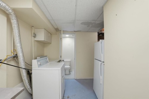 622 58 Street Se, Calgary, AB - Indoor Photo Showing Laundry Room