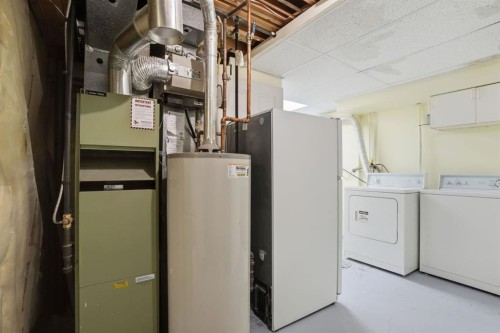 622 58 Street Se, Calgary, AB - Indoor Photo Showing Laundry Room