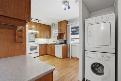 622 58 Street Se, Calgary, AB - Indoor Photo Showing Laundry Room
