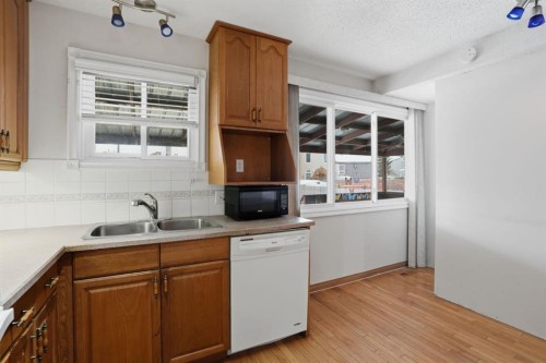 622 58 Street Se, Calgary, AB - Indoor Photo Showing Kitchen With Double Sink
