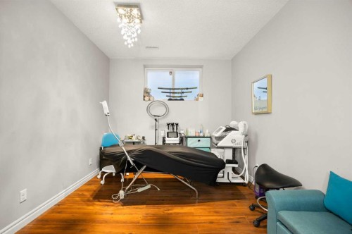 240 Evanspark Gardens Nw, Calgary, AB - Indoor Photo Showing Other Room