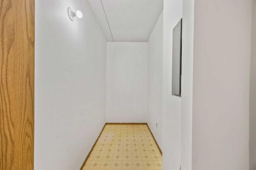 514-5204 Dalton Drive Nw, Calgary, AB - Indoor Photo Showing Other Room