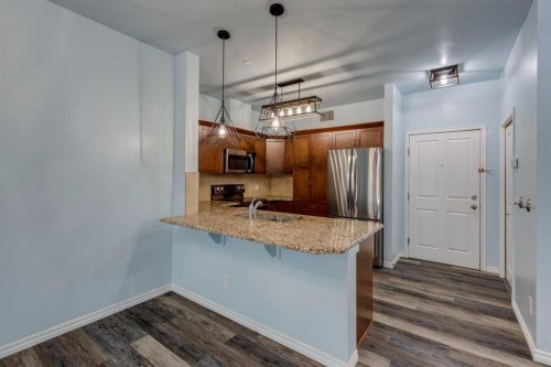 2203-4 Kingsland Close Se, Airdrie, AB - Indoor Photo Showing Kitchen