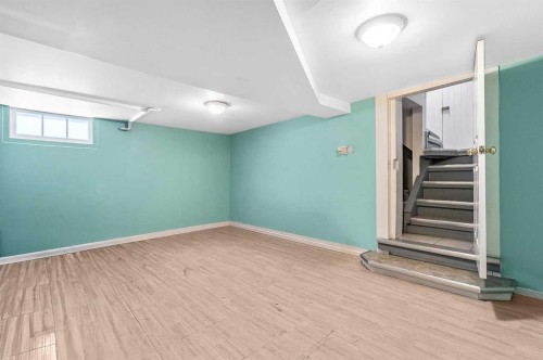 430 15 Avenue Ne, Calgary, AB - Indoor Photo Showing Other Room