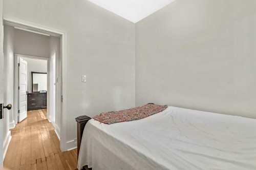 430 15 Avenue Ne, Calgary, AB - Indoor Photo Showing Bedroom