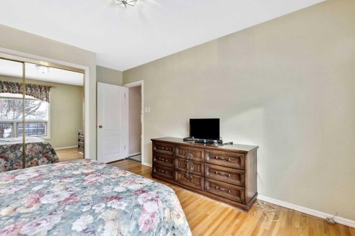 79 Chancellor Way Nw, Calgary, AB - Indoor Photo Showing Bedroom