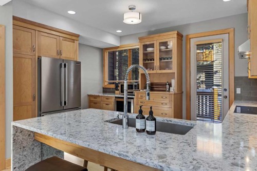 3-124 Silvertip Ridge, Canmore, AB - Indoor Photo Showing Kitchen With Upgraded Kitchen