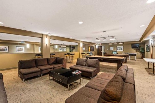 420-63 Inglewood Park Se, Calgary, AB - Indoor Photo Showing Living Room