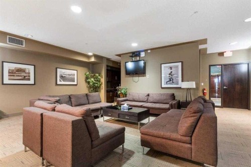 420-63 Inglewood Park Se, Calgary, AB - Indoor Photo Showing Living Room