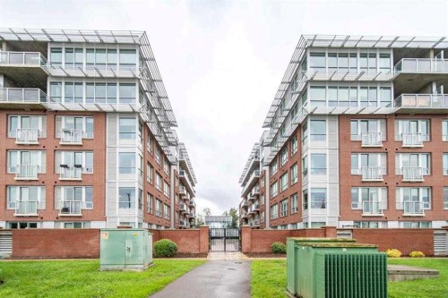 420-63 Inglewood Park Se, Calgary, AB - Outdoor With Balcony With Facade