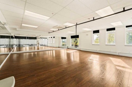 420-63 Inglewood Park Se, Calgary, AB - Indoor Photo Showing Other Room