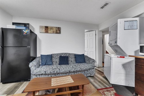 11 Saddlebrook Way Ne, Calgary, AB - Indoor Photo Showing Other Room