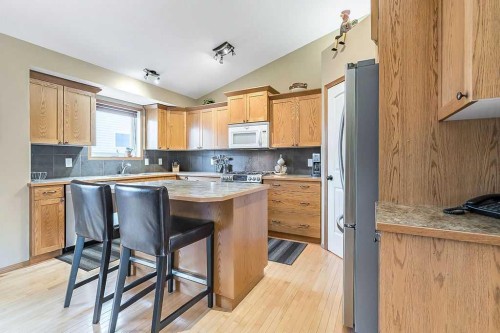 518 Sunrise Way Sw, Diamond Valley, AB - Indoor Photo Showing Kitchen