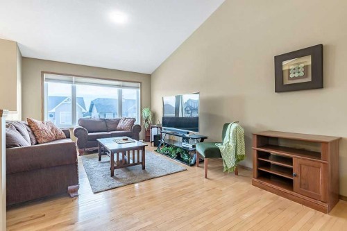 518 Sunrise Way Sw, Diamond Valley, AB - Indoor Photo Showing Living Room