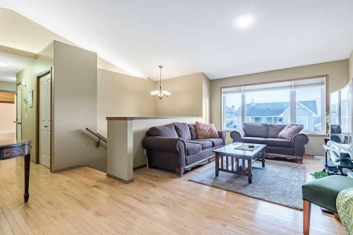 518 Sunrise Way Sw, Diamond Valley, AB - Indoor Photo Showing Living Room
