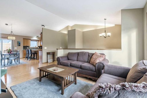 518 Sunrise Way Sw, Diamond Valley, AB - Indoor Photo Showing Living Room