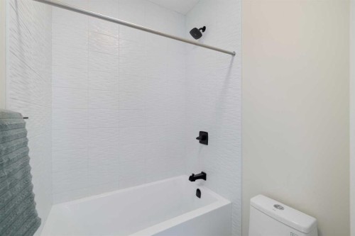 48 Sunvalley View, Cochrane, AB - Indoor Photo Showing Bathroom