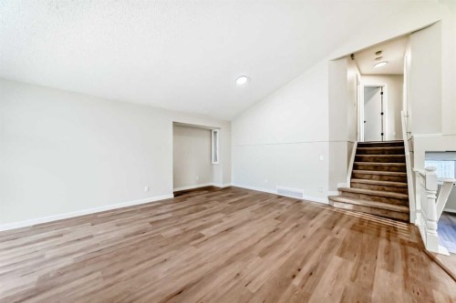 624 Shawinigan Drive Sw, Calgary, AB - Indoor Photo Showing Other Room