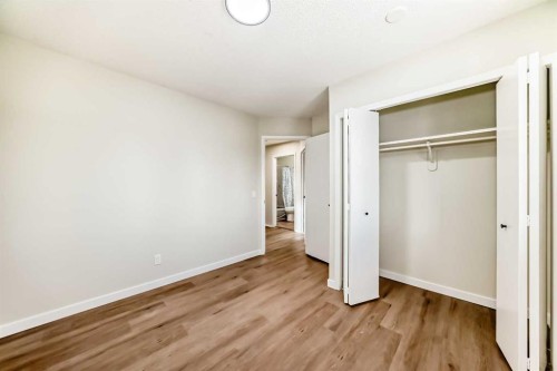 624 Shawinigan Drive Sw, Calgary, AB - Indoor Photo Showing Other Room