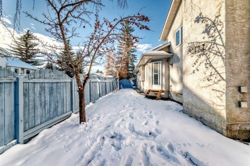 624 Shawinigan Drive Sw, Calgary, AB - Outdoor