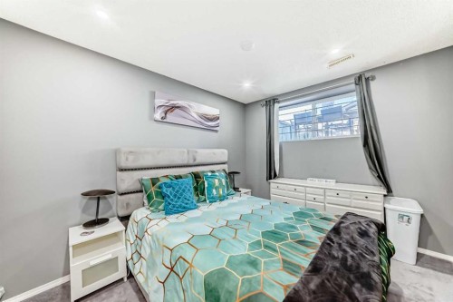 12 Taravista Crescent Ne, Calgary, AB - Indoor Photo Showing Bedroom