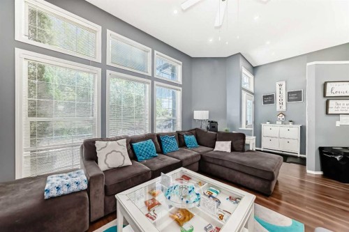 12 Taravista Crescent Ne, Calgary, AB - Indoor Photo Showing Living Room