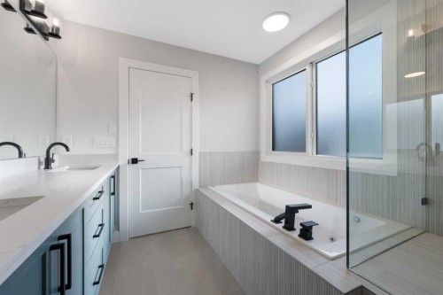 24 Sunvalley View, Cochrane, AB - Indoor Photo Showing Bathroom