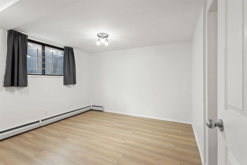 1601 15 Street Sw, Calgary, AB - Indoor Photo Showing Other Room