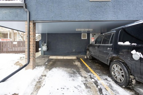 1601 15 Street Sw, Calgary, AB -  Photo Showing Garage