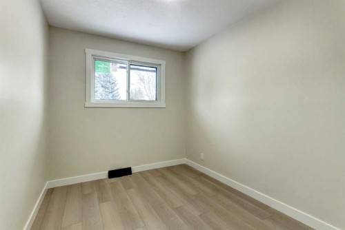 2443 42 Street Se, Calgary, AB - Indoor Photo Showing Other Room