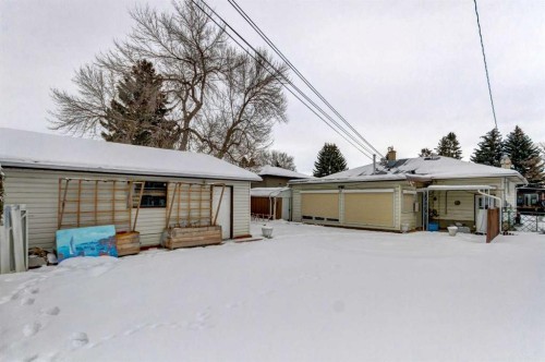 2443 42 Street Se, Calgary, AB - Outdoor