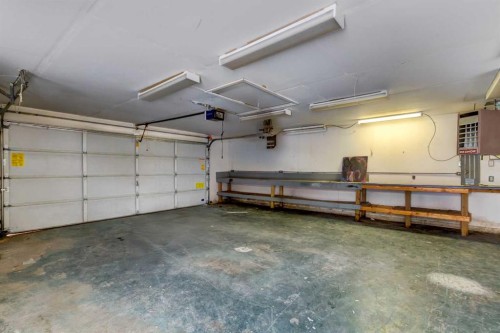 2443 42 Street Se, Calgary, AB - Indoor Photo Showing Garage