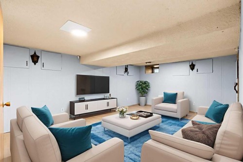 8531 47 Avenue Nw, Calgary, AB - Indoor Photo Showing Living Room