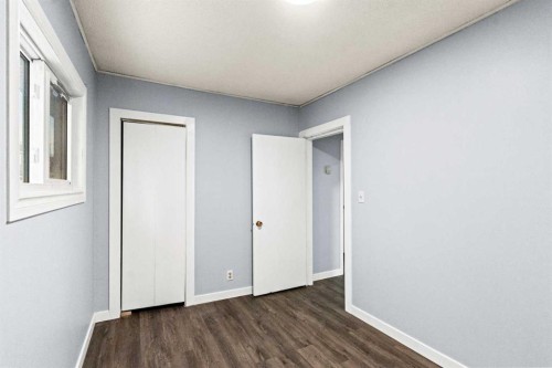 8531 47 Avenue Nw, Calgary, AB - Indoor Photo Showing Other Room