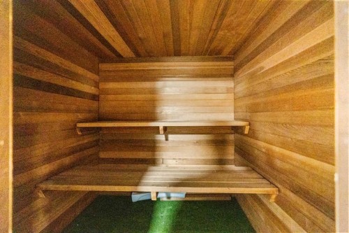 8531 47 Avenue Nw, Calgary, AB - Indoor Photo Showing Other Room