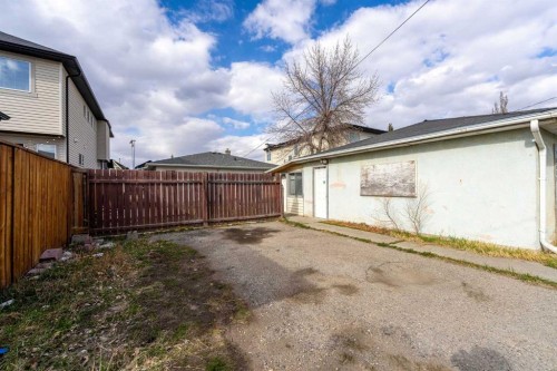 8531 47 Avenue Nw, Calgary, AB - Outdoor