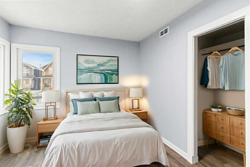 8531 47 Avenue Nw, Calgary, AB - Indoor Photo Showing Bedroom