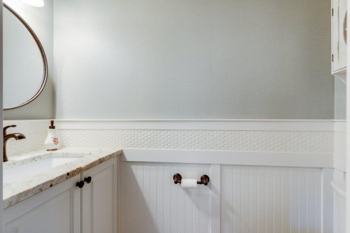 1220 Meadowbrook Drive Se, Airdrie, AB - Indoor Photo Showing Bathroom