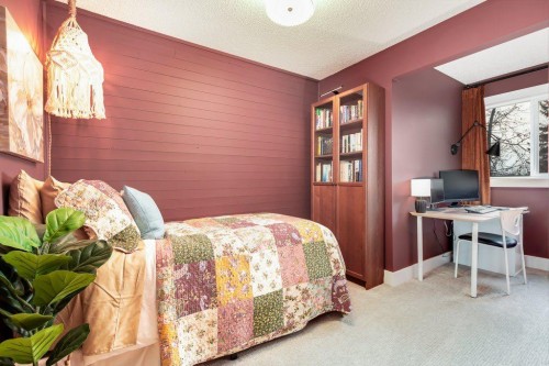 1220 Meadowbrook Drive Se, Airdrie, AB - Indoor Photo Showing Bedroom