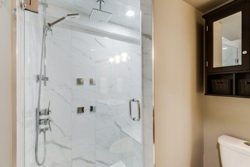 1220 Meadowbrook Drive Se, Airdrie, AB - Indoor Photo Showing Bathroom