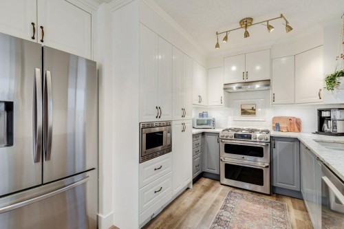1220 Meadowbrook Drive Se, Airdrie, AB - Indoor Photo Showing Kitchen With Upgraded Kitchen