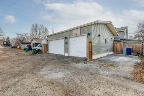 1220 Meadowbrook Drive Se, Airdrie, AB - Outdoor