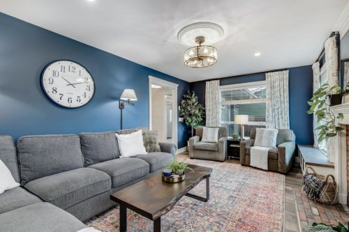 1220 Meadowbrook Drive Se, Airdrie, AB - Indoor Photo Showing Living Room
