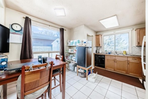 247 Bracewood Road Sw, Calgary, AB - Indoor