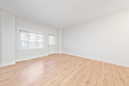 708 Evansridge Common Nw, Calgary, AB - Indoor Photo Showing Other Room