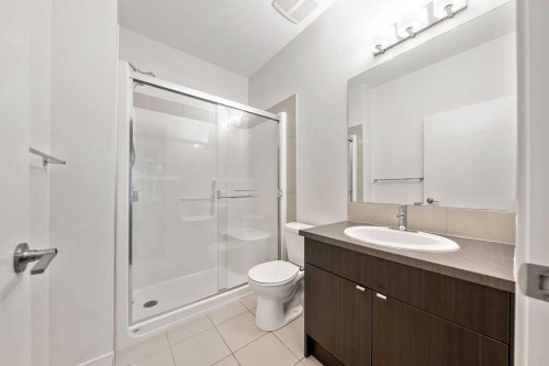 708 Evansridge Common Nw, Calgary, AB - Indoor Photo Showing Bathroom