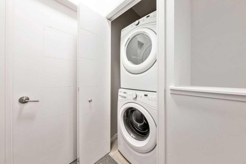 708 Evansridge Common Nw, Calgary, AB - Indoor Photo Showing Laundry Room