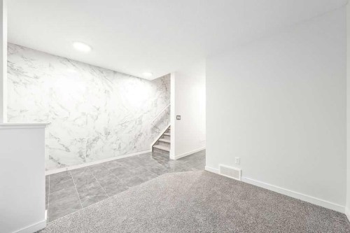 708 Evansridge Common Nw, Calgary, AB - Indoor Photo Showing Other Room