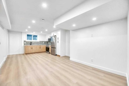 32 Allandale Close Se, Calgary, AB - Indoor