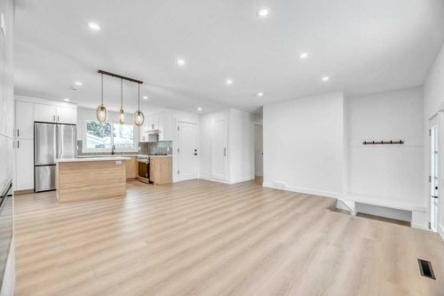 32 Allandale Close Se, Calgary, AB - Indoor Photo Showing Kitchen